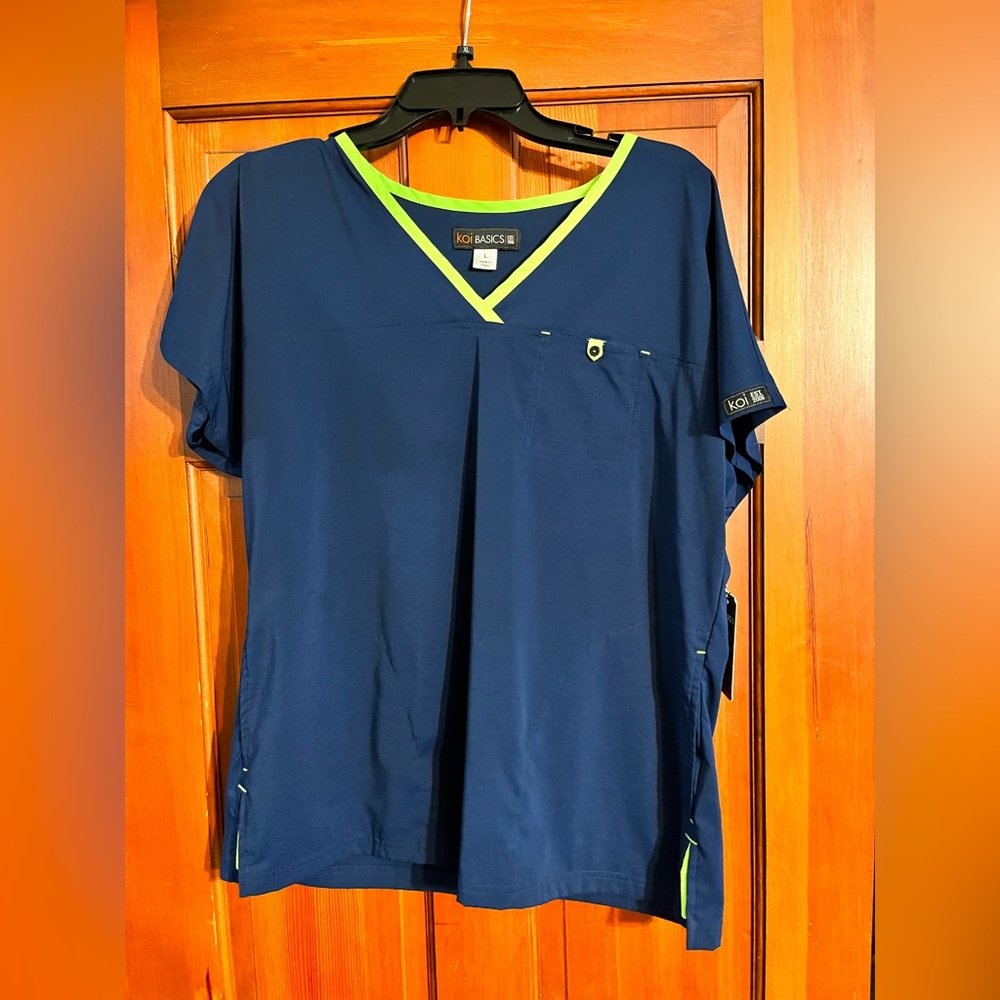 Womens Koi Basic Scrub Top. Navy/Lime Green! Size Large.